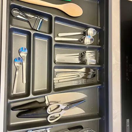 Luxury 2 Bedroom In The Heart Of Apartment *