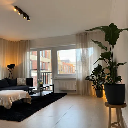 Daire Luxury 2 Bedroom In The Heart Of Oostende