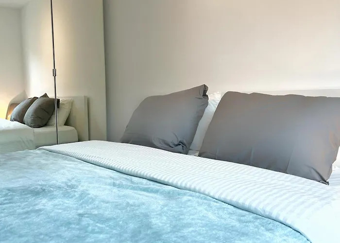 Luxury 2 Bedroom In The Heart Of *